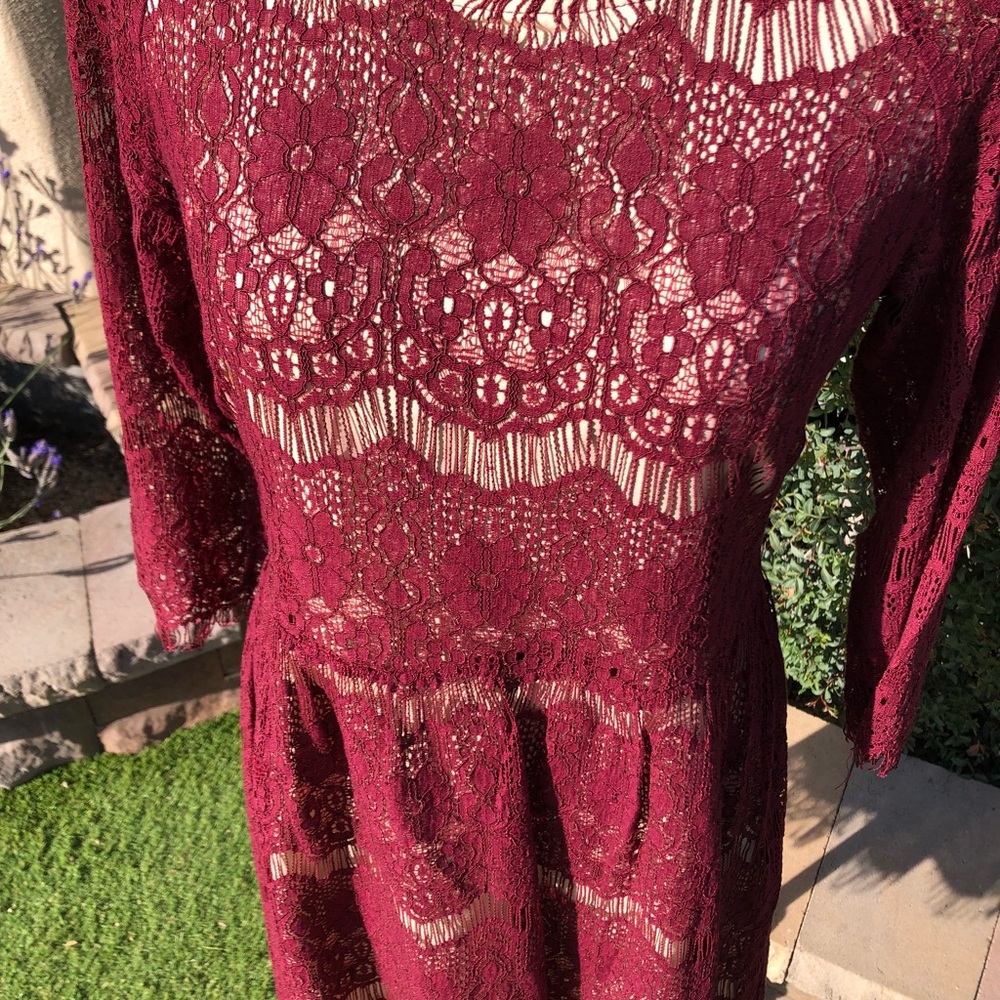 Maroon lace dress. - Picture 2 of 5